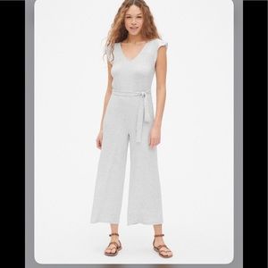 GAP marled gray softspun flutter sleeve romper jumpsuit